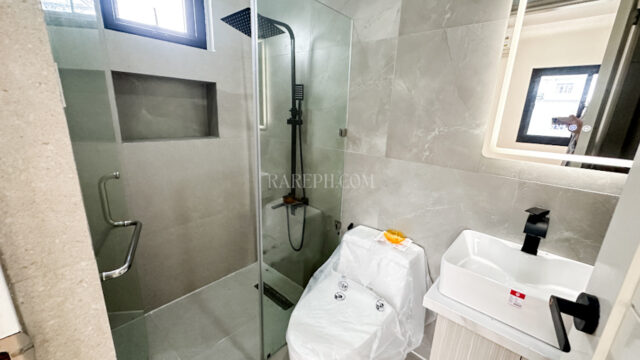 Single Location chateaux de paris house for sale ground floor bedroom bathroom