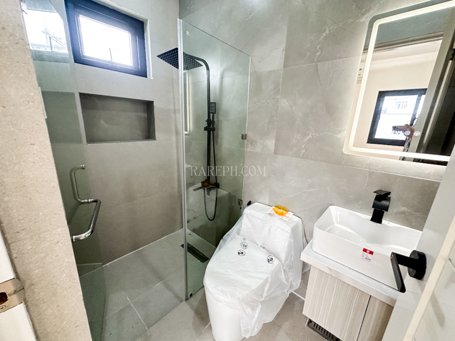 chateaux de paris house for sale ground floor bedroom bathroom