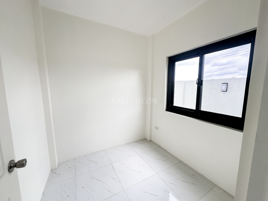 chateaux de paris house for sale helpers room