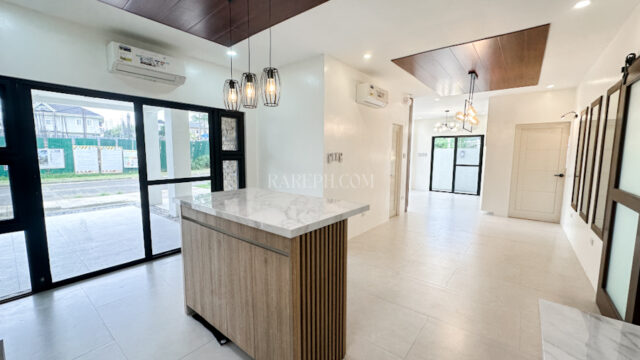 Single Location chateaux de paris house for sale kitchen and dining