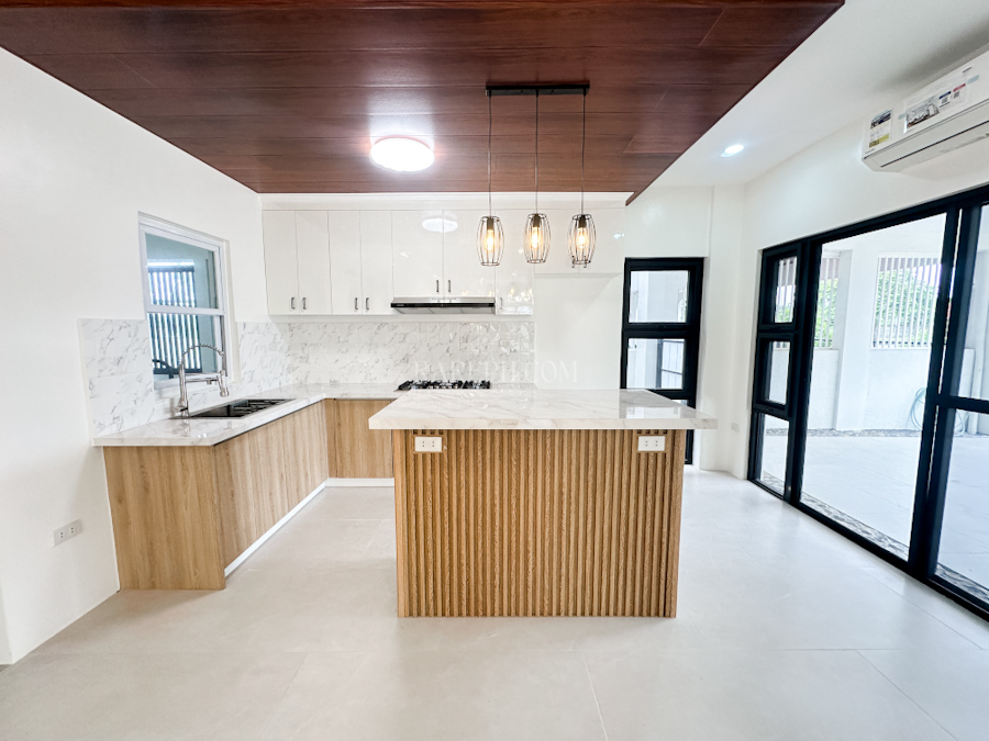 chateaux de paris house for sale kitchen