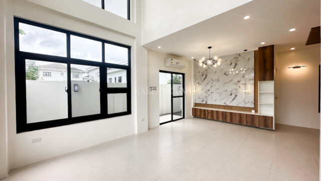 Single Location chateaux de paris house for sale living room