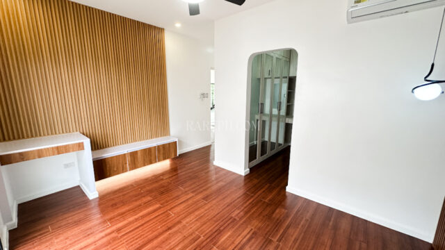 Single Location chateaux de paris house for sale master bedoom