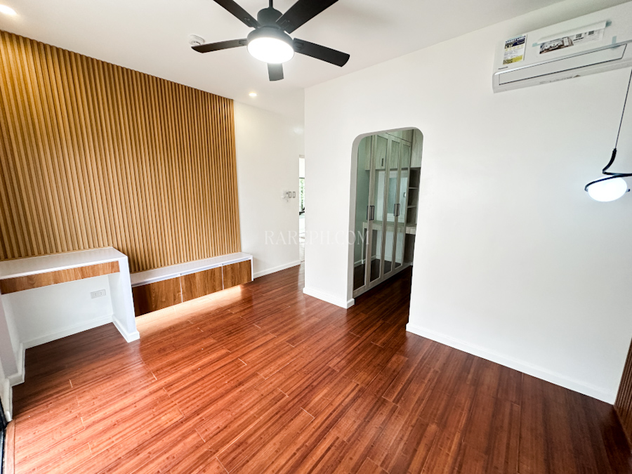 chateaux de paris house for sale master bedoom