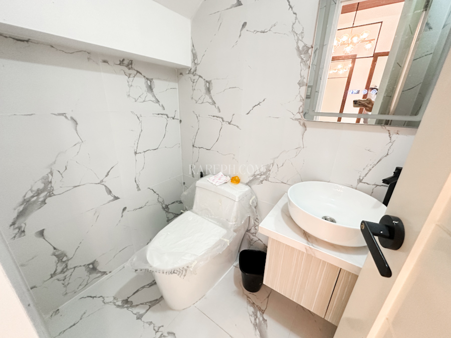 chateaux de paris house for sale powder room
