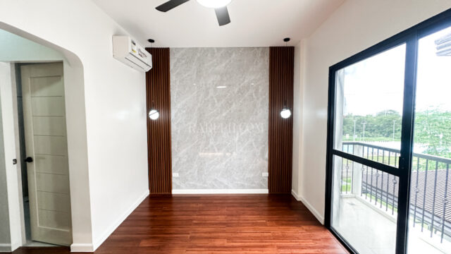 Single Location chateaux de paris house for sale primary suite with balcony