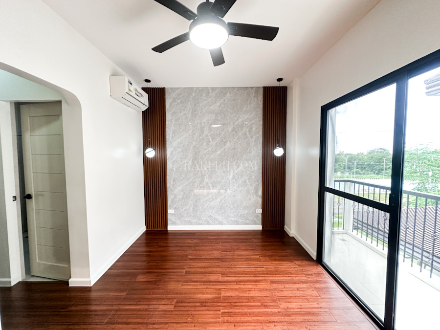 chateaux de paris house for sale primary suite with balcony