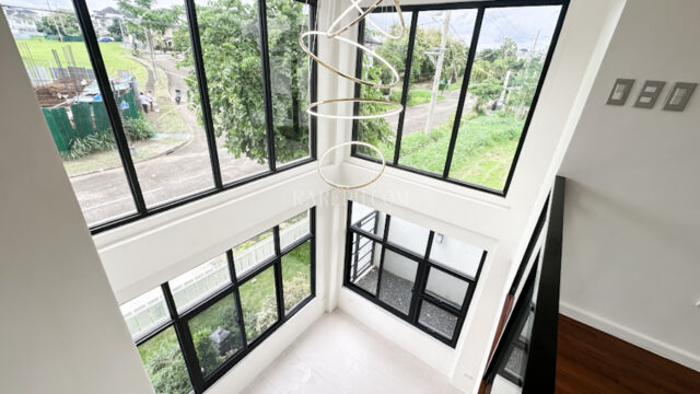 Single Location chateaux de paris house for sale second floor