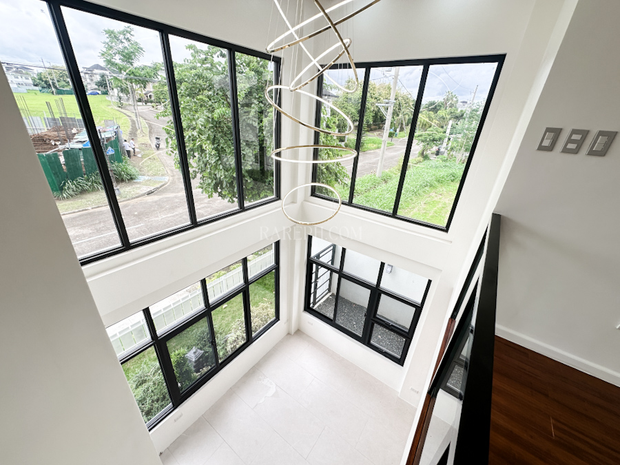chateaux de paris house for sale second floor