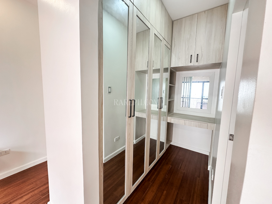 chateaux de paris house for sale walkin closet