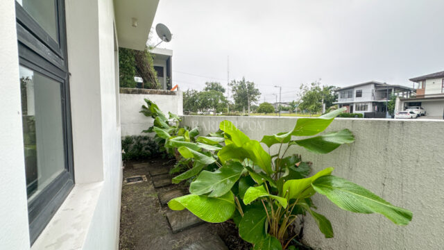 treveia nuvali house for sale side yard
