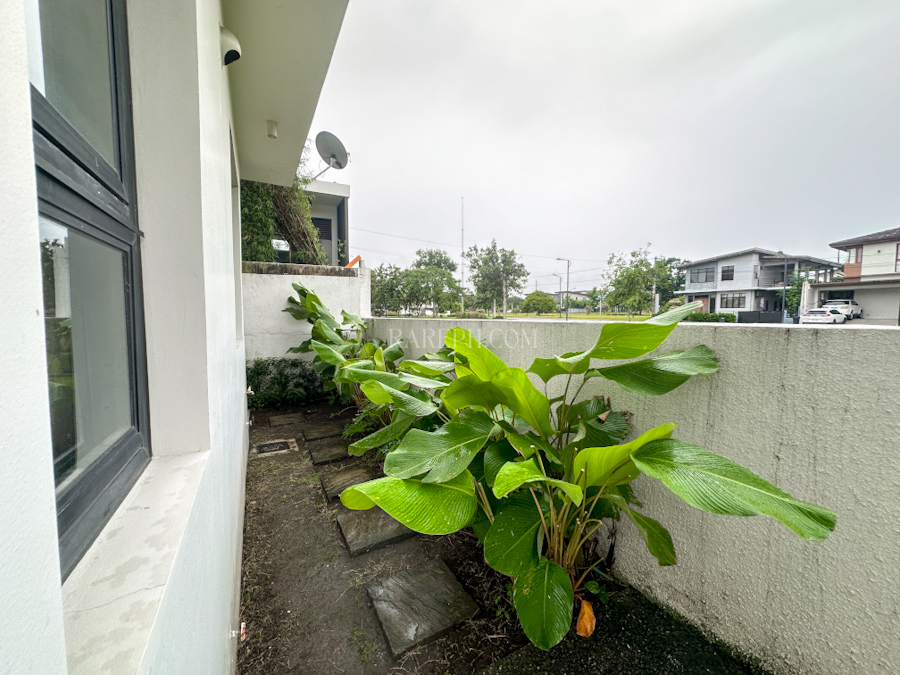 treveia nuvali house for sale side yard