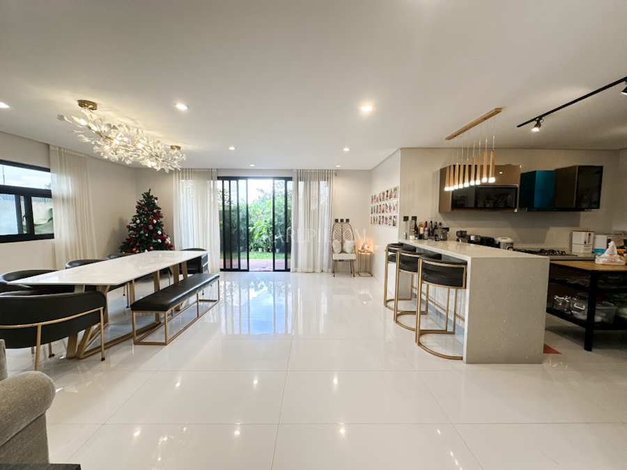 venare 4 bedroom house for sale dining and kitchen