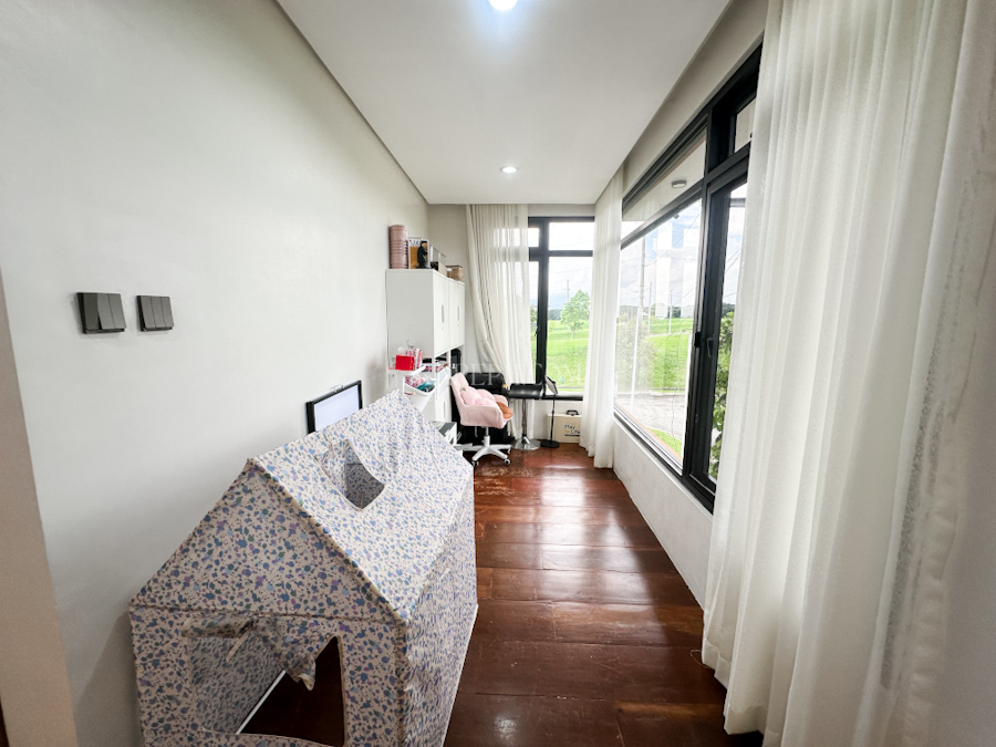 venare 4 bedroom house for sale office corner