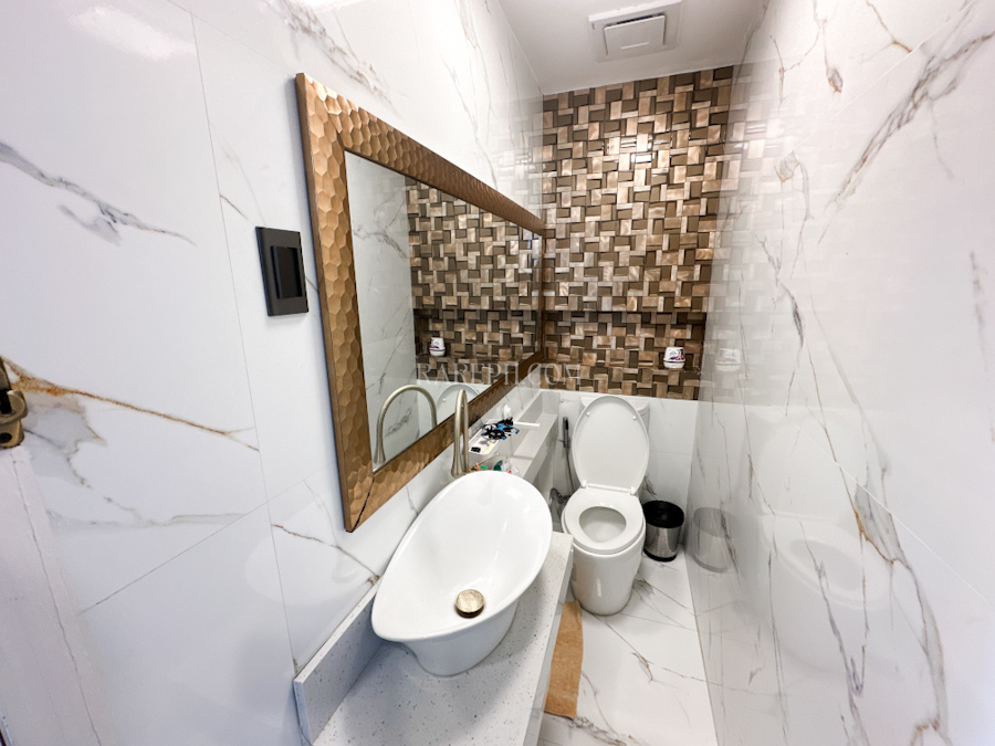 venare 4 bedroom house for sale powder room