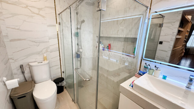 venare 4 bedroom house for sale primary bathroom