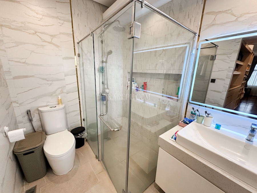 venare 4 bedroom house for sale primary bathroom