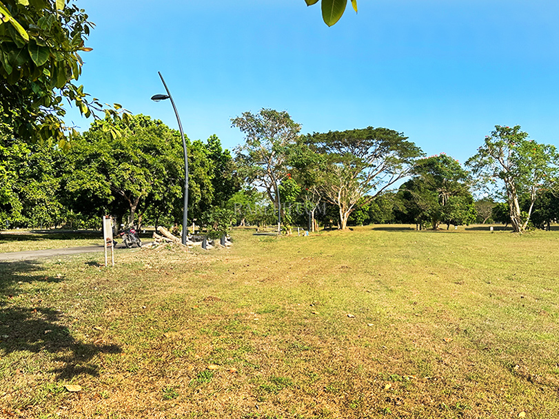 luscara nuvali lot for sale beside park lot view