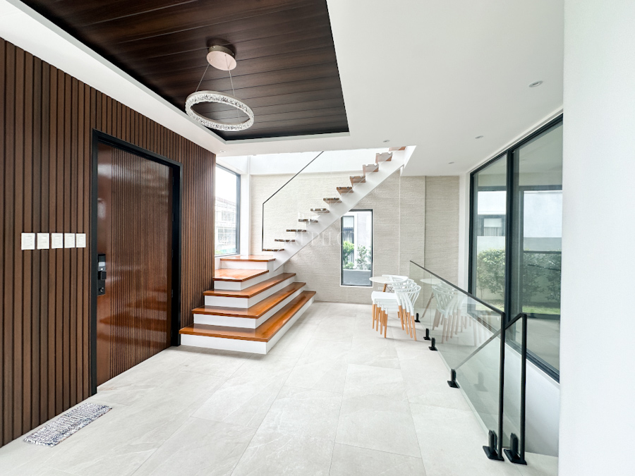 mondia nuvali 5 bedroom brand new house for sale foyer
