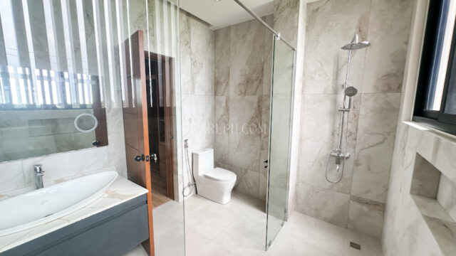 mondia nuvali 5 bedroom brand new house for sale master bathroom