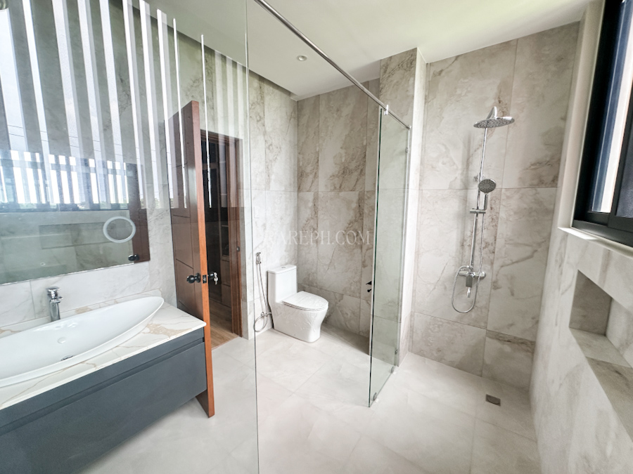 mondia nuvali 5 bedroom brand new house for sale master bathroom