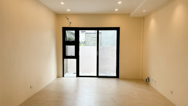 ridgeview estates 25m living room bare